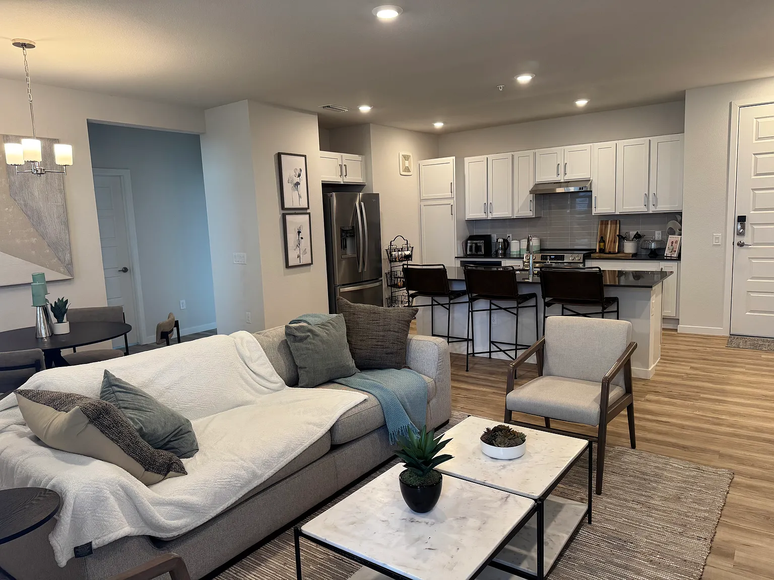 3 bed, 1362 sqft, $1,100 — Photo 3