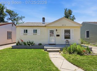 84 E Kalama Ave, Madison Heights, MI 48071