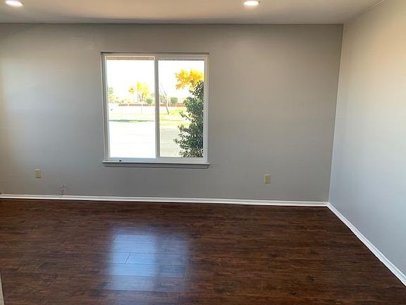 3rd image of 14419 Fresno St