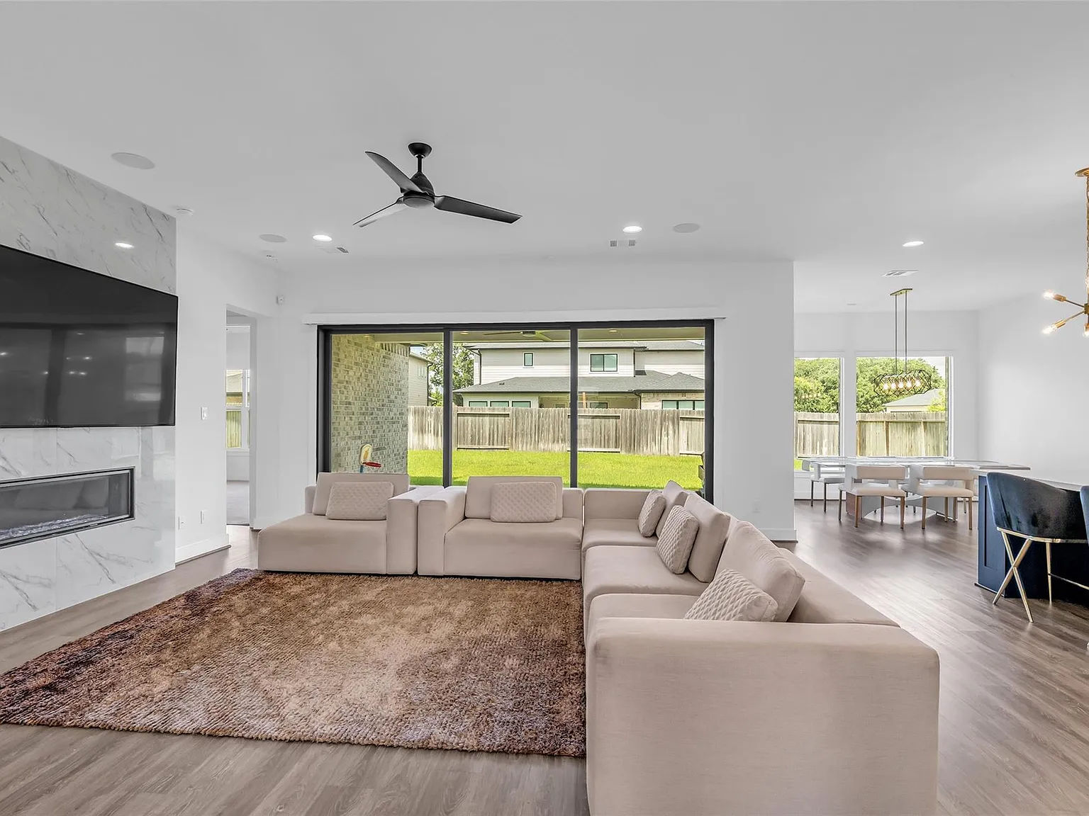 5 bed, 4.0 bath, 4109 sqft, $4,600 — Photo 3