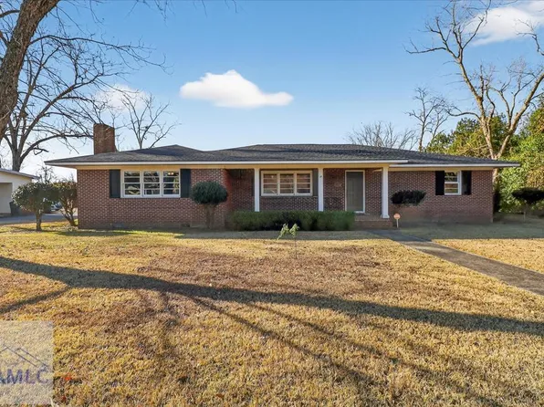 111 E Banks St, Glennville, GA 30427