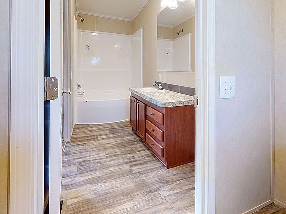 3rd image of 315 Parkview Dr #131