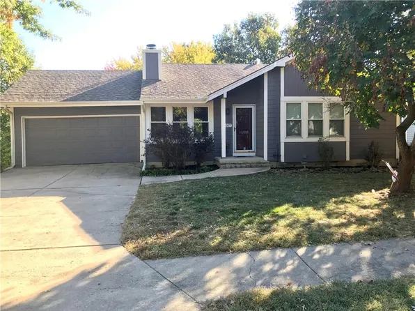 2017 Place Liberte Dr, Liberty, MO 64068