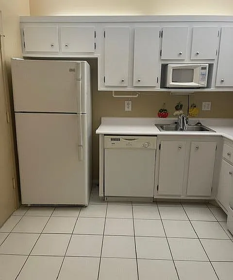 4740 NW 21st St #408 — Photo 9