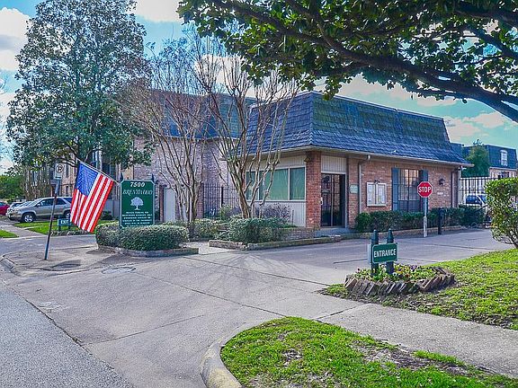 4th image of 2400 N Braeswood Blvd APT 134