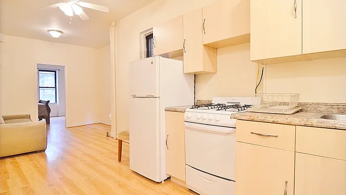 Rented by Park Property Advisors | media 19