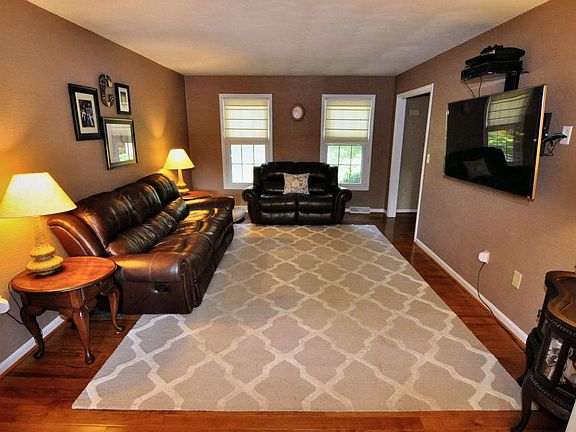 4th image of 2859 Greggin Dr