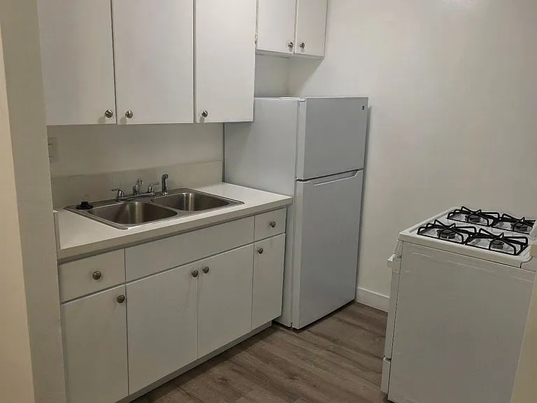236 Bicknell Ave — Photo 3