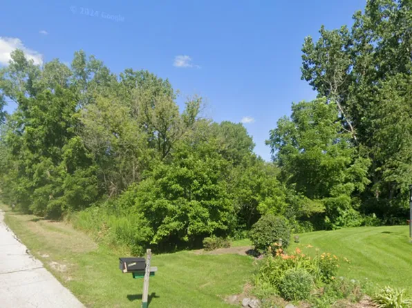 28613 N Monroe St, Wauconda, IL 60084