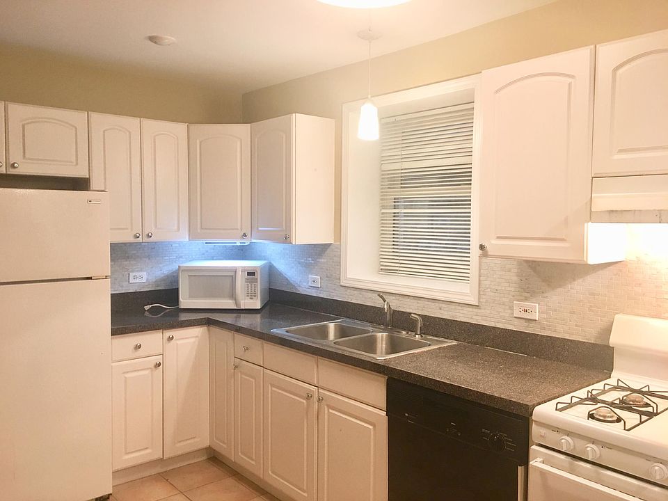 2nd image of 1120 W Wolfram St #G