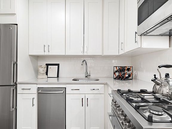 3rd image of 220 E 57th St APT 10F