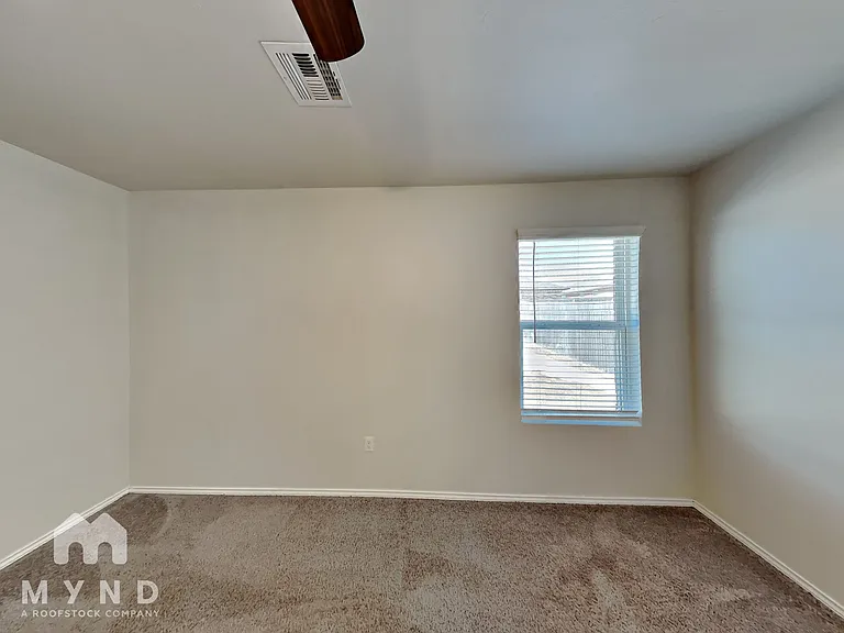 1921 Hannah Ln — Photo 12