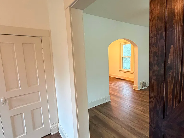 652 N Oak St — Photo 8