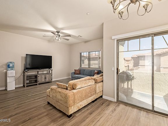 2nd image of 805 S SYCAMORE -- #202