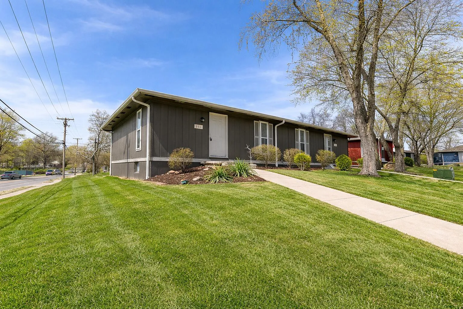 3 bed, 2.0 bath, 1456 sqft, $2,800 — Photo 1