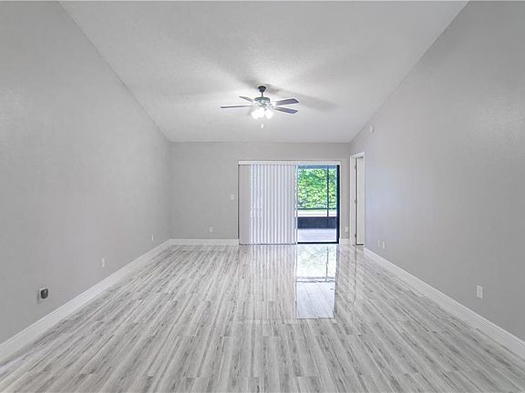 5th image of 5492 Deer Creek Dr
