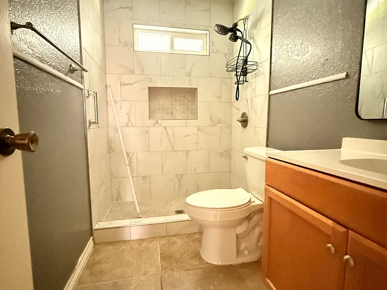 303 Carly Dr — Photo 2
