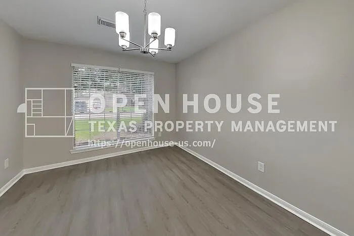28811 Stapleford St — Photo 7