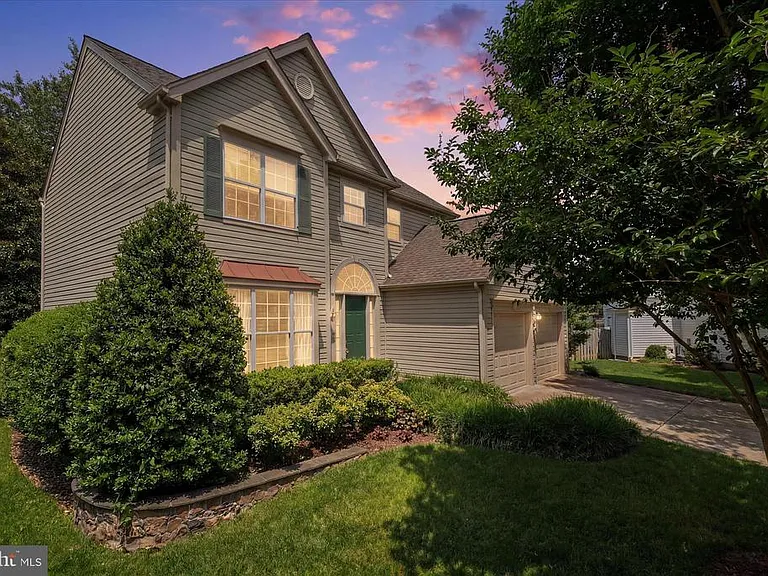 408 Huntfield Ct NE — Photo 2
