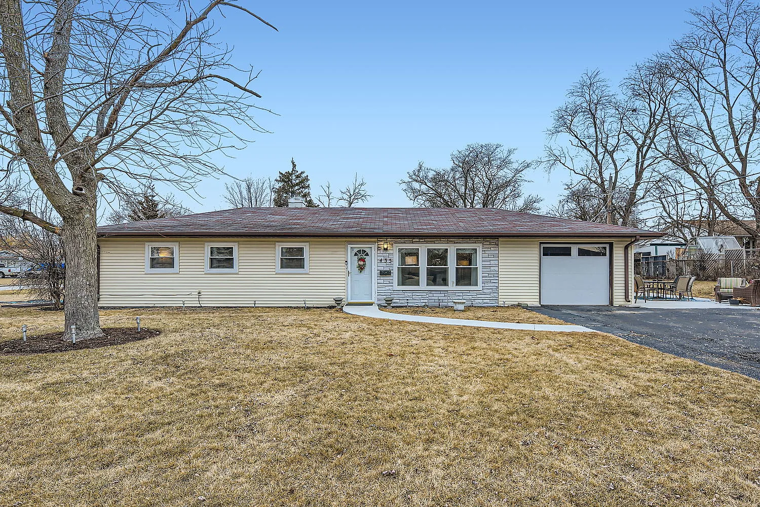 435 Hazelwood Ln photo 1