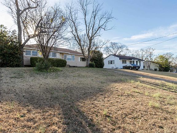 3rd image of 132 Belair Rd