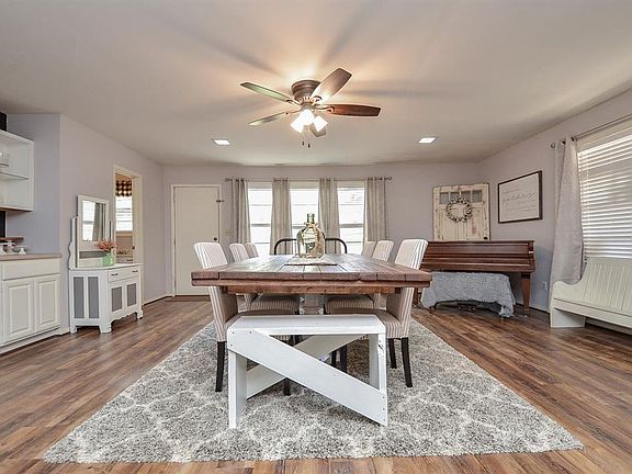 4th image of 16113 Lakeview Dr