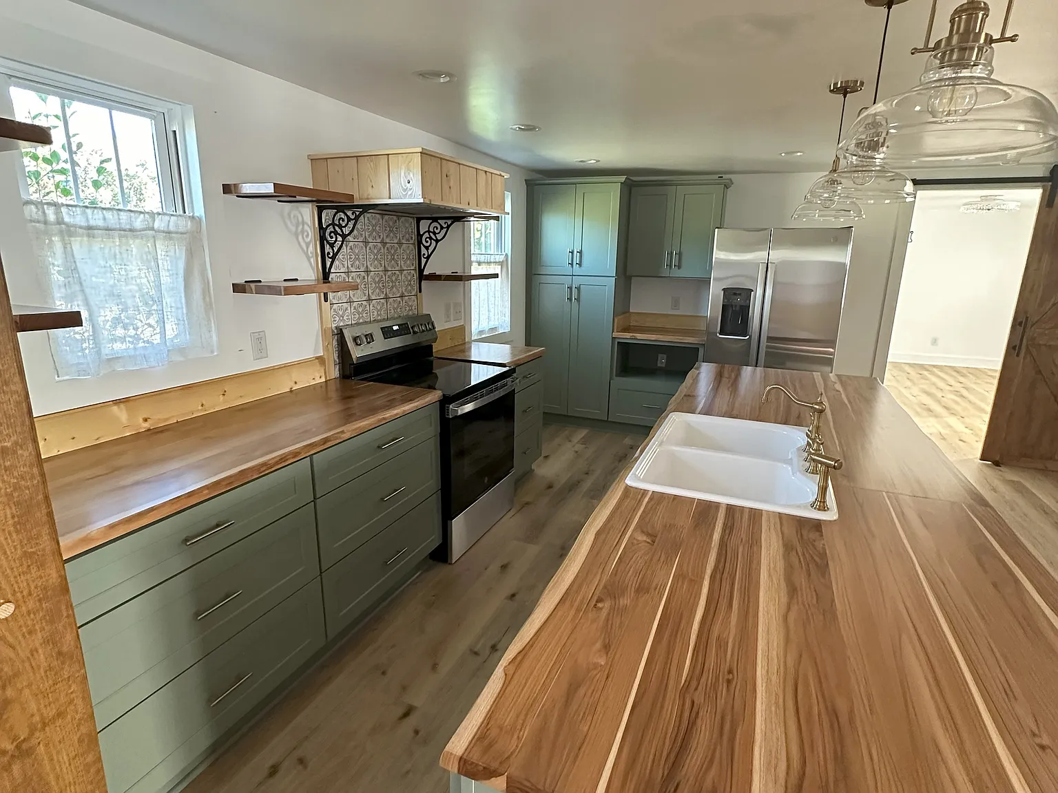 3 bed, 1300 sqft, $2,000 — Photo 4