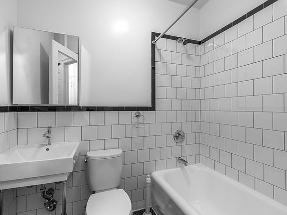 5th image of 208 W 23rd St APT 1205