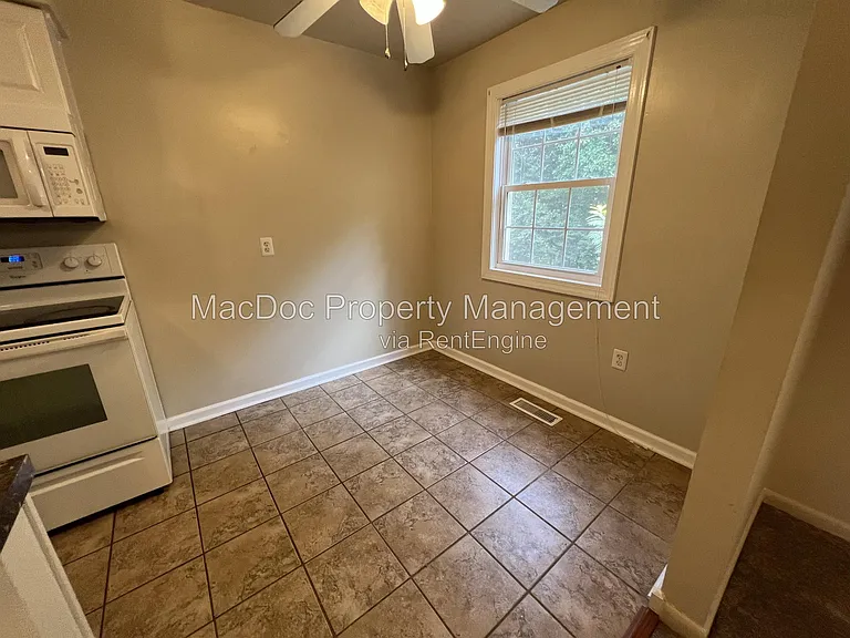 14611 Earlham Ct — Photo 7
