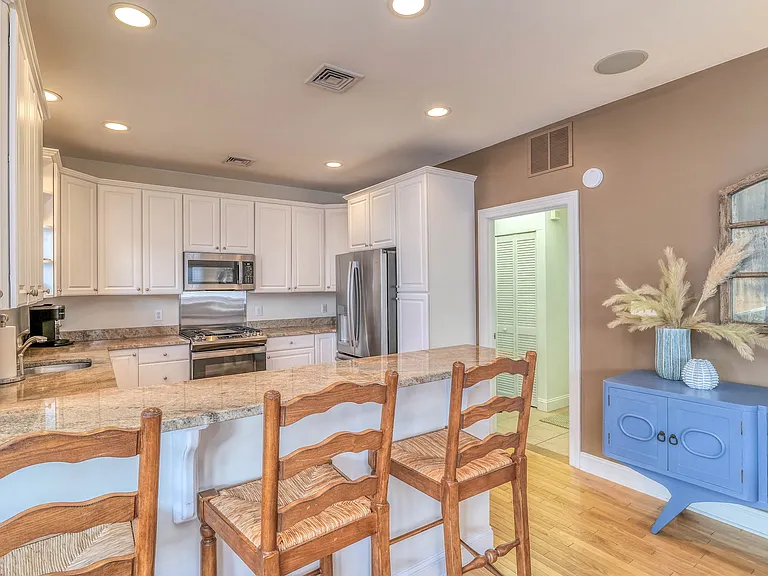 119 N Belmont Ave — Photo 11
