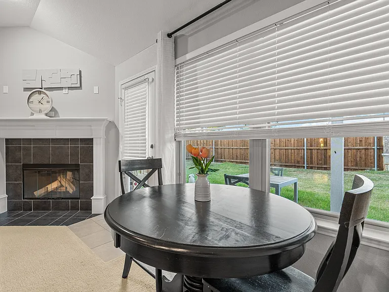 9412 Caliente Dr — Photo 37