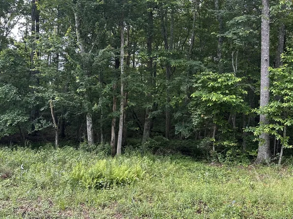 3031 Shawnee Rd, Crossville, TN 38572