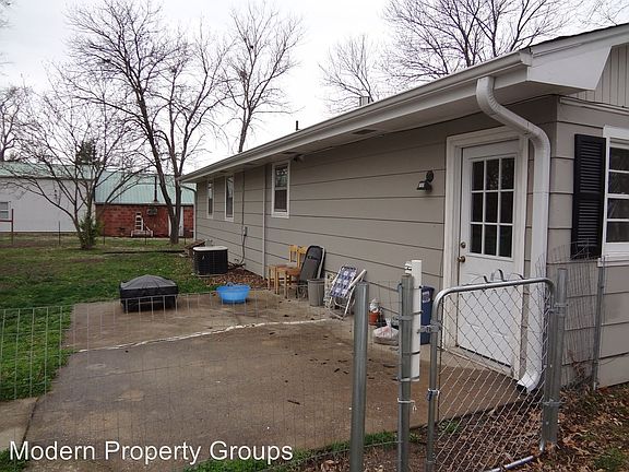 3rd image of 208 Elliott Dr