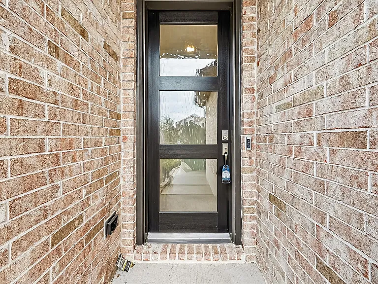 5019 Bowen Prairie Dr — Photo 6
