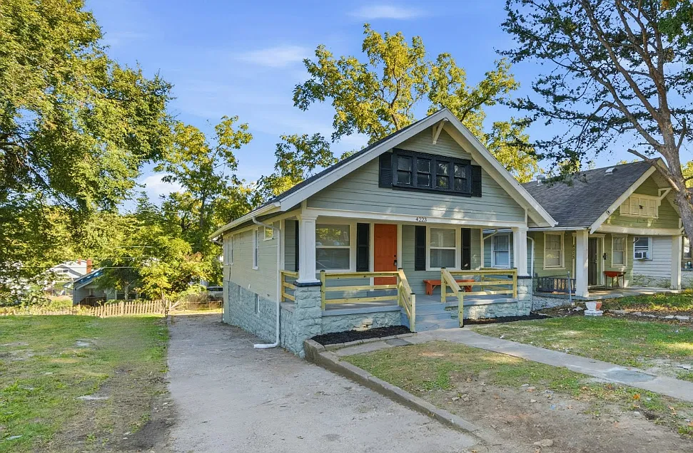 3 bed, 1100 sqft, $1,539 — Photo 1