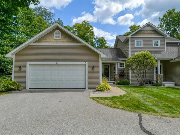 818 N Bay Cliff Dr #4, Suttons Bay, MI 49682