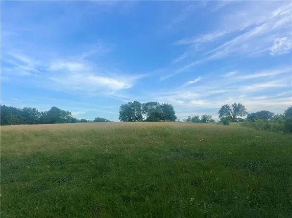 45101 E N Hwy, Creighton, MO 64739