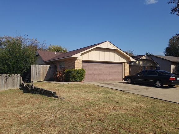 3rd image of 817 Hardy Springs Cir