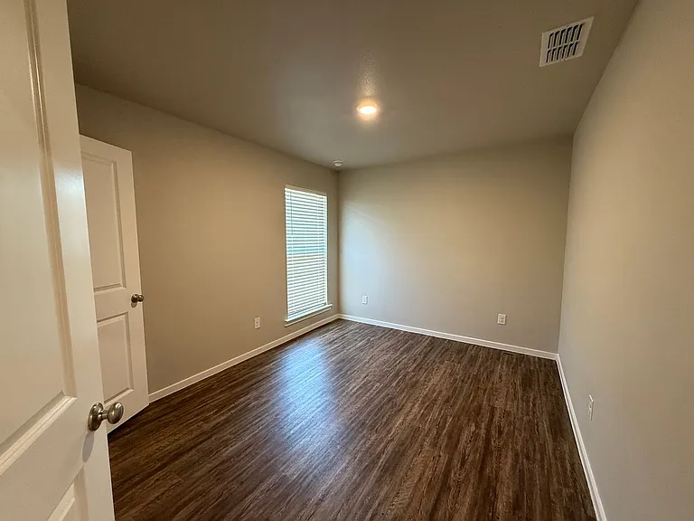 2110 Kokomo Ave — Photo 4
