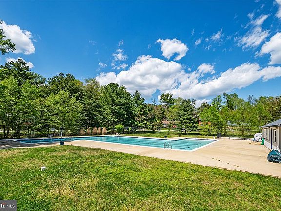 5th image of 104 Groh Ln