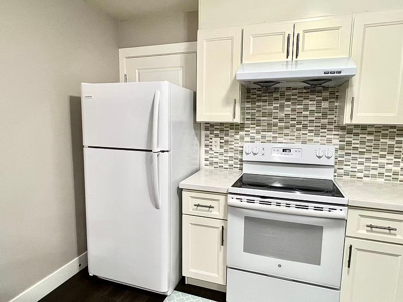 Coquitlam House for rent - 2 Bedrooms — photo 9