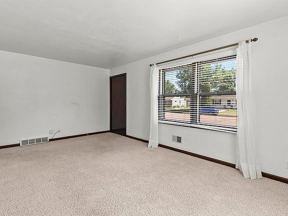 5th image of 709 N Leadale Ave