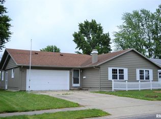 22 Merrygrove Dr, Jacksonville, IL 62650