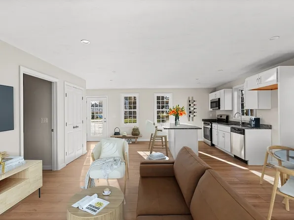 393 Court St #3, Plymouth, MA 02360