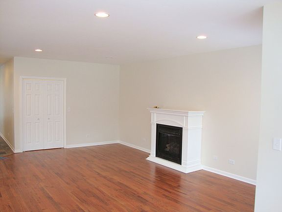 3rd image of 4831 N California Ave