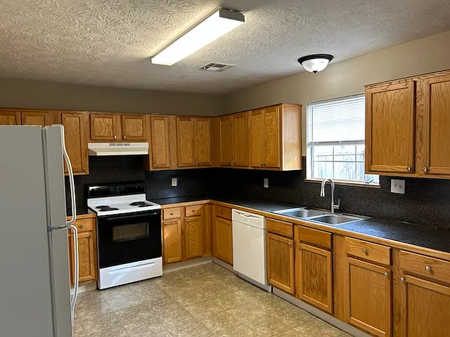 5057 Coopershill Dr — Photo 4