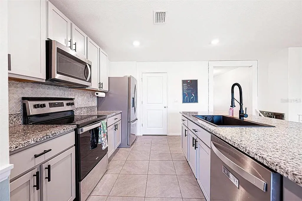 3 bed, 2.0 bath, 1672 sqft, $2,250 — Photo 4