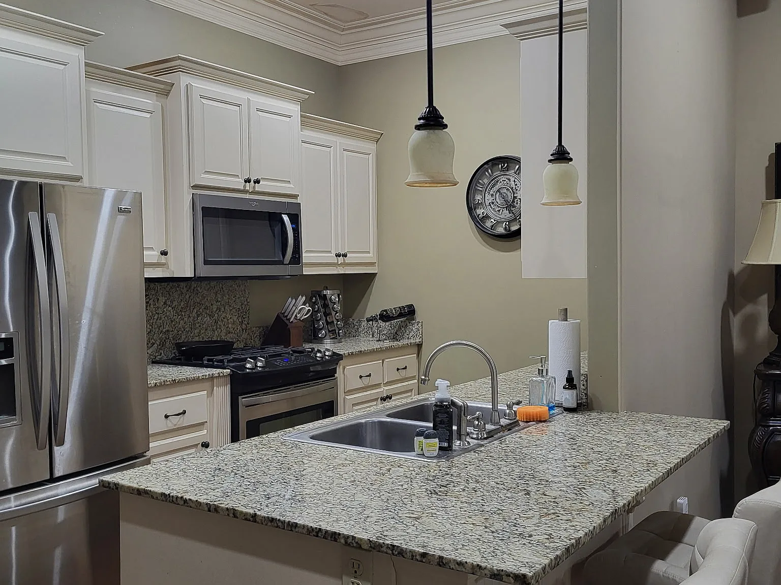 3 bed, 2.5 bath, 1618 sqft, $2,000 — Photo 4