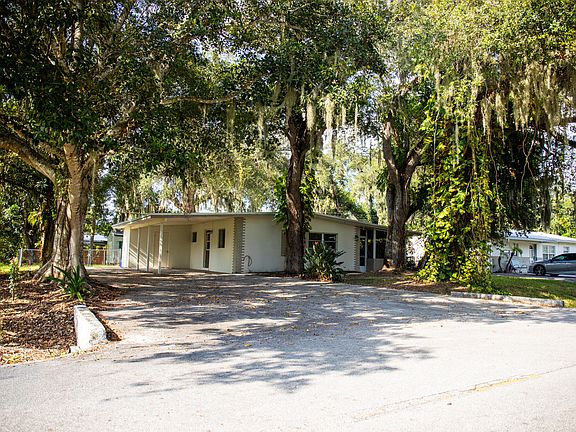 2nd image of 809 SE 10th Street