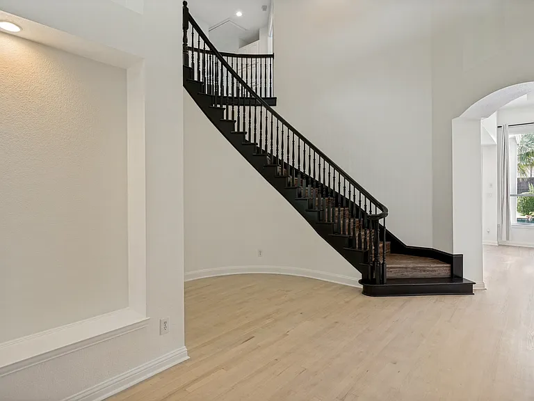 1419 Biltmore Ct — Photo 29